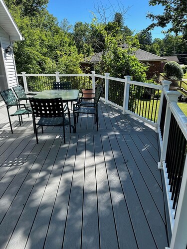 3 Bedroom home w/ lake and mountain views near skiing, and cultural attractions!