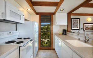 Kylskåp, ugn, spishäll och diskmaskin