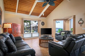 Living area - Kanaloa at Kona Oceanfront 3 Bedroom 3 Bath (Kailua Kona)