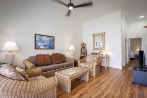 Living area - Lae Nani Resort Condo Ocean View 1 Bedroom (Kapaa)