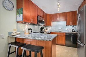 Fridge, oven, stovetop, dishwasher