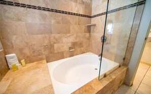 Hair dryer, towels - Kapalua Golf Villas Partial Ocean View 1 Bedroom (Lahaina)