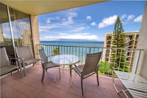 Outdoor dining - Royal Kahana Maui 707 Ocean View 1 Bedroom (Lahaina)