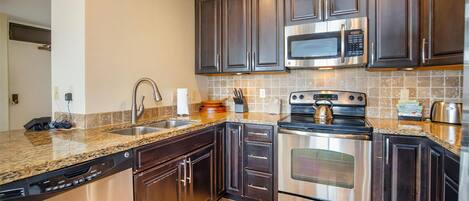 Fridge, microwave, stovetop, dishwasher