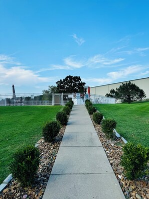 المنطقة المحيطة بالمنشأة