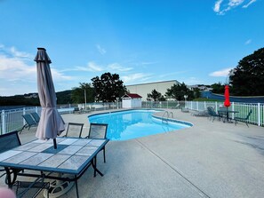 حمّام سباحة خارجي