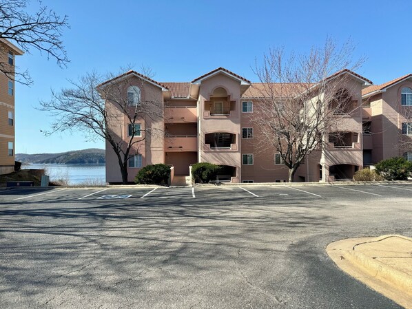 Exterior - Table Rock Lakefront Condo ~ 3 bedroom ~ 8 guests (Hollister)