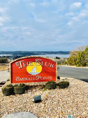 Property grounds - Table Rock Lakefront Condo ~ 3 bedroom ~ 8 guests (Hollister)