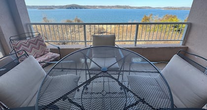 Table Rock Lakefront Condo ~ 3 bedroom ~ 8 guests