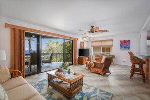 Living area - Kanaloa at Kona Ocean View 1 Bedroom (Kailua Kona)
