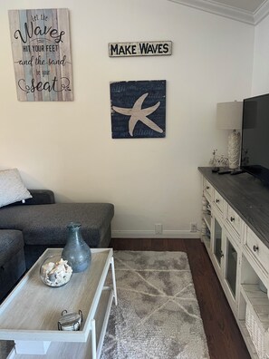 Smart-TV, fotballspill, bordtennis og bøker