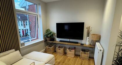 Luxurious 2-Bed Flat /Home Away From Home