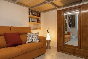 City Apartment | Living area