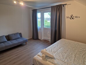 1 chambre, bureau, fer et planche à repasser, Wi-Fi