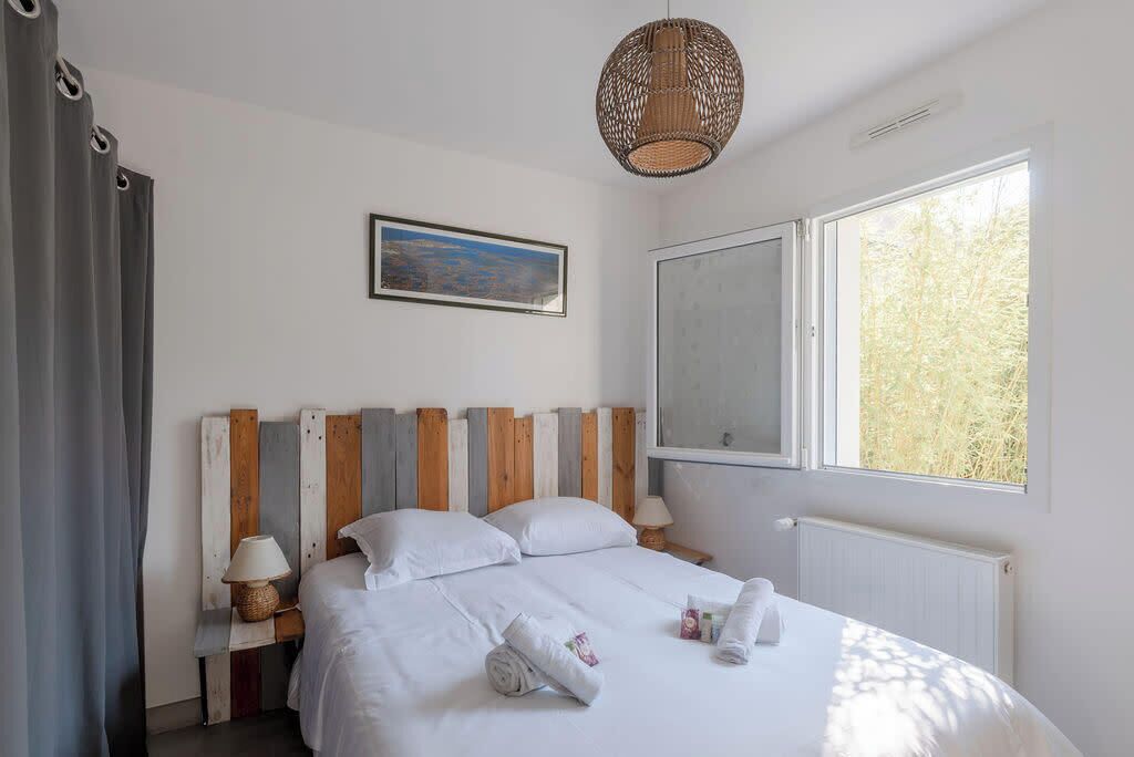 2 chambres, fer et planche à repasser, Wi-Fi, draps fournis