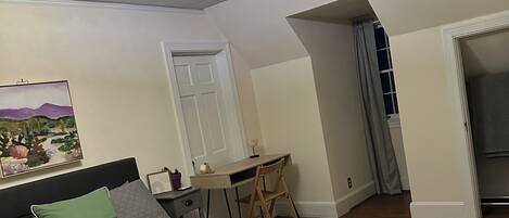 1 bedroom, desk, iron/ironing board, WiFi