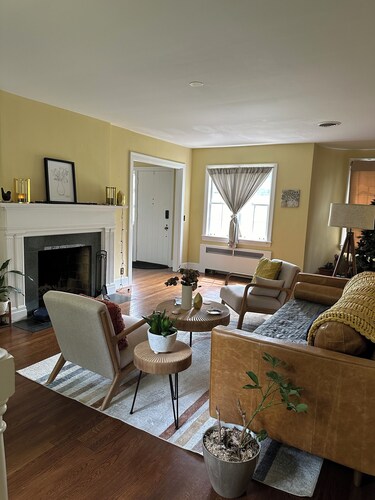 Cozy 1-bedroom apartment with shared driveway and one exit door. Pet on site. 