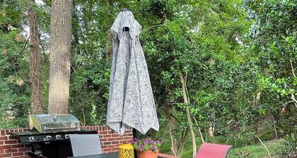 Cozy 1-bedroom apartment with shared driveway and one exit door. Pet on site.