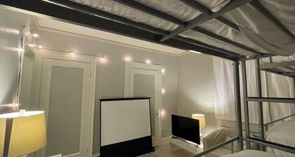 Downtown Bunkhouse: Toyota Center, George R. Brown Convention Center, Walkable
