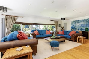 Smart TV, fireplace, table tennis, books