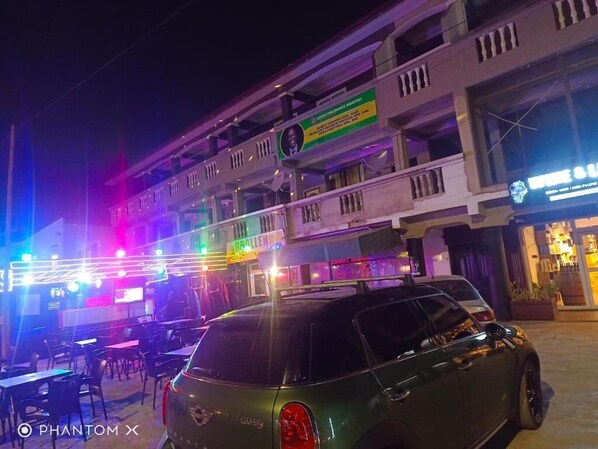 Hotel with a flat facade and balconies, offering parking and a city view.