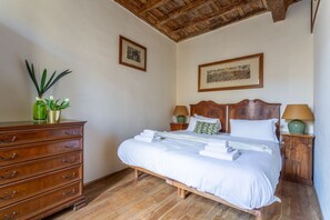 1 bedroom, iron/ironing board, WiFi, bed sheets - iFlat | Renaissance style apt in the heart of Rome (Roma)