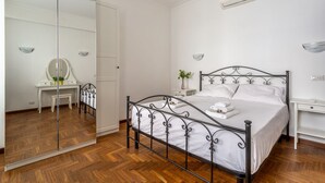 2 habitaciones, tabla de planchar con plancha, wifi y ropa de cama 