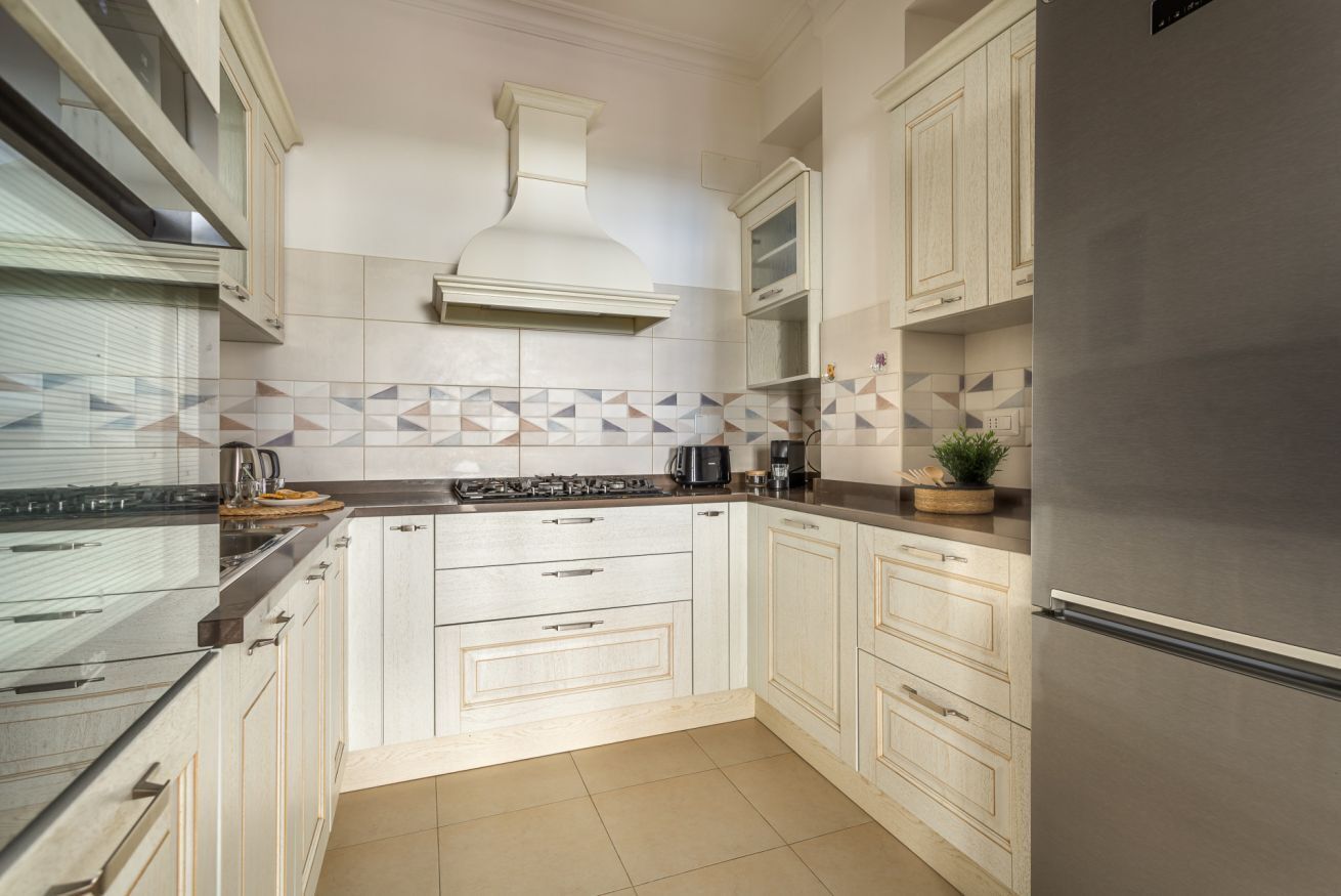 Fridge, oven, stovetop, dishwasher