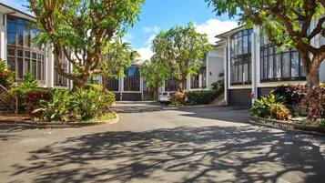 Condo (3 Bedrooms) | Property amenity