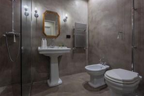 Appartement, balcon | Salle de bain