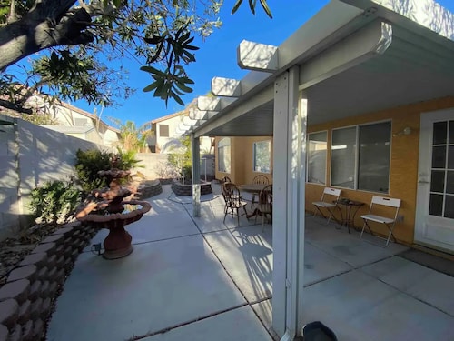 Clean n’ simple BnB, just 7 mins to The Strip!