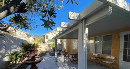 Clean n’ simple BnB, just 7 mins to The Strip!