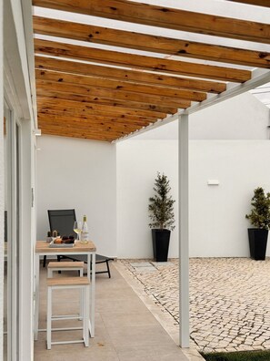 Deluxe Villa, Pool View | Terrace/patio - D'Felicidade (Caldas da Rainha)