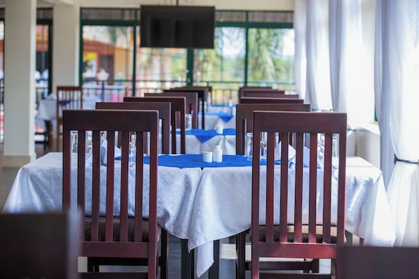 Restaurant - The Nile Luxe Hotel (Jinja)
