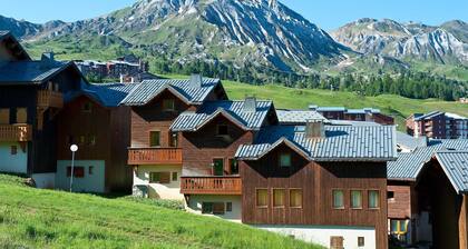 Ski aux pieds ! Chalet privé et charmant 9p