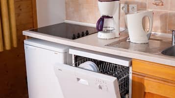 Réfrigérateur, micro-ondes, plaque de cuisson, lave-vaisselle