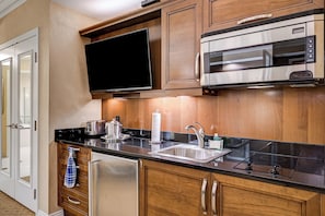 Microondas y placa de cocina