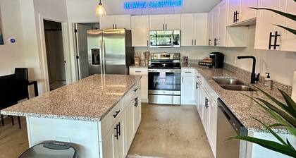 Tremendous 1-bedroom condo in Nashville located 5 mins from BNA