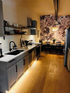 Private kitchen - Cozy 2-bedroom house with Hot Tub in charming Colorado Springs (Colorado Springs)