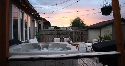 Hot tub & Arcade Full Lower Level Apartment