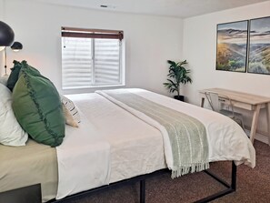 3 bedrooms, iron/ironing board, WiFi, bed sheets