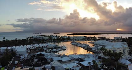 Duplex with breathtaking view of the marina du gosier with swimming pool and cistern