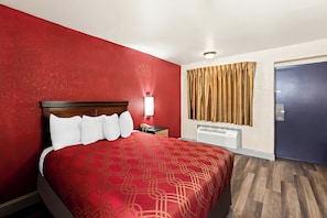 Economy Room, 1 Queen Bed, Non Smoking | Desk, iron/ironing board, free WiFi, bed sheets