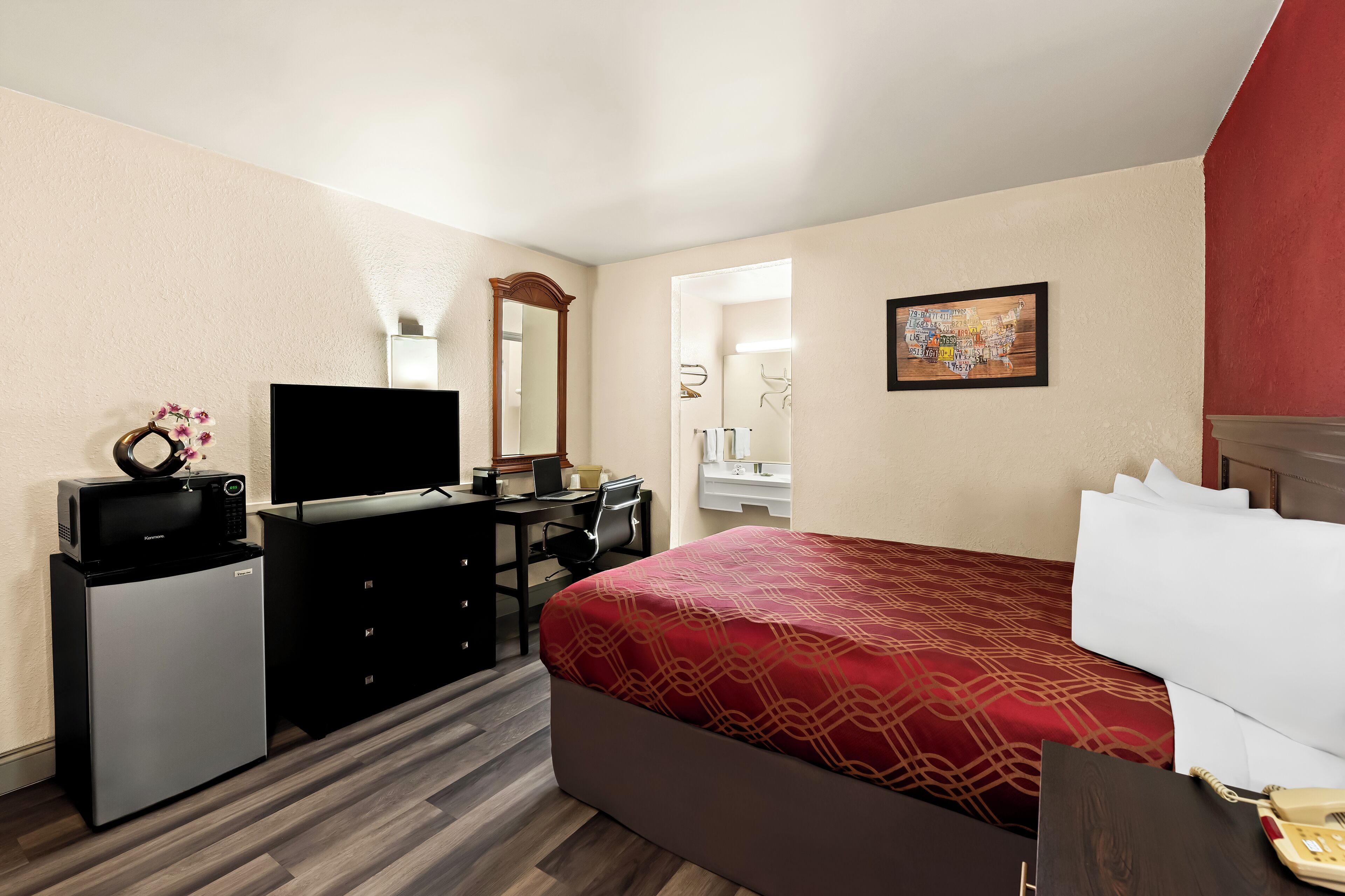 Economy Room, 1 Queen Bed, Non Smoking | Desk, iron/ironing board, free WiFi, bed sheets