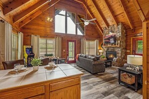 TV, peis og kontorer