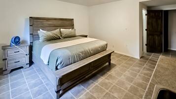 9 bedrooms, iron/ironing board, internet, bed sheets