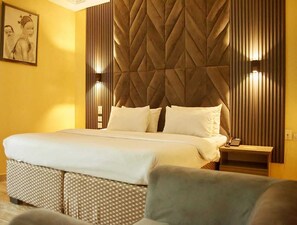 Een bureau, een laptopwerkplek, gratis wifi