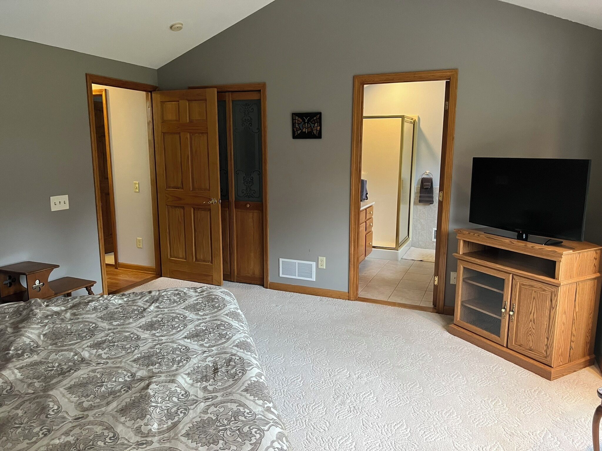 3 habitaciones, tabla de planchar con plancha, cuna de viaje y wifi 