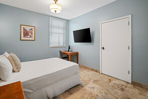 Signature Room, 1 Queen Bed, Accessible (Self Check-in with Virtual Front Desk)
