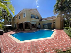 Outdoor pool - Villa GuavaBerry 5BR 6Bds 12Pax HugePool (Guayacanes)
